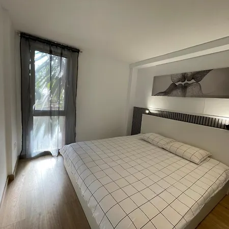 Flat With Pool In Appartement *